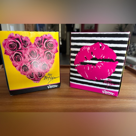 2 Betsy Johnson 
Limited Edition Kleenex 
Brand New - Picture 2 of 7